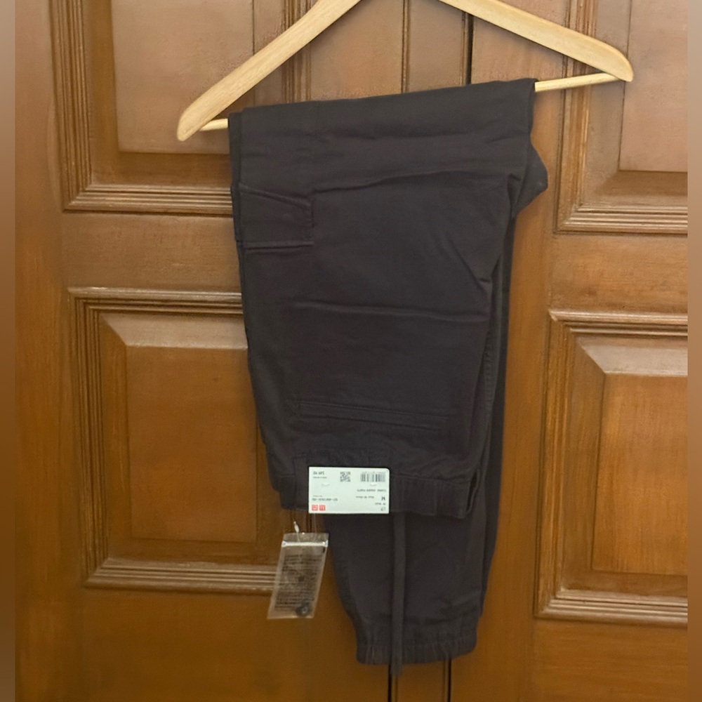Uniqlo Cargo Joggers Pants Mens M (30-33) Black Elastic Waist Drawstring NWT